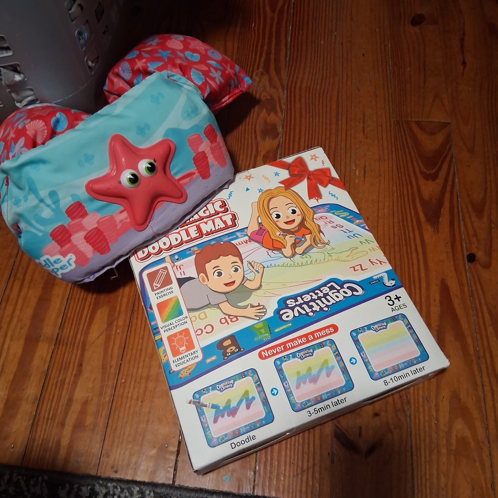 Doodle Mat with Red Starfish